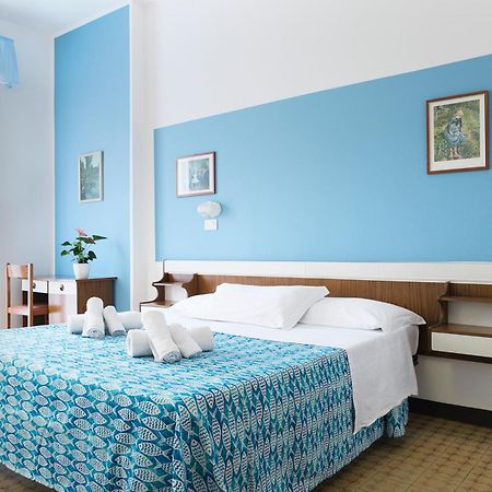 Hotel Cheri Римини Экстерьер фото