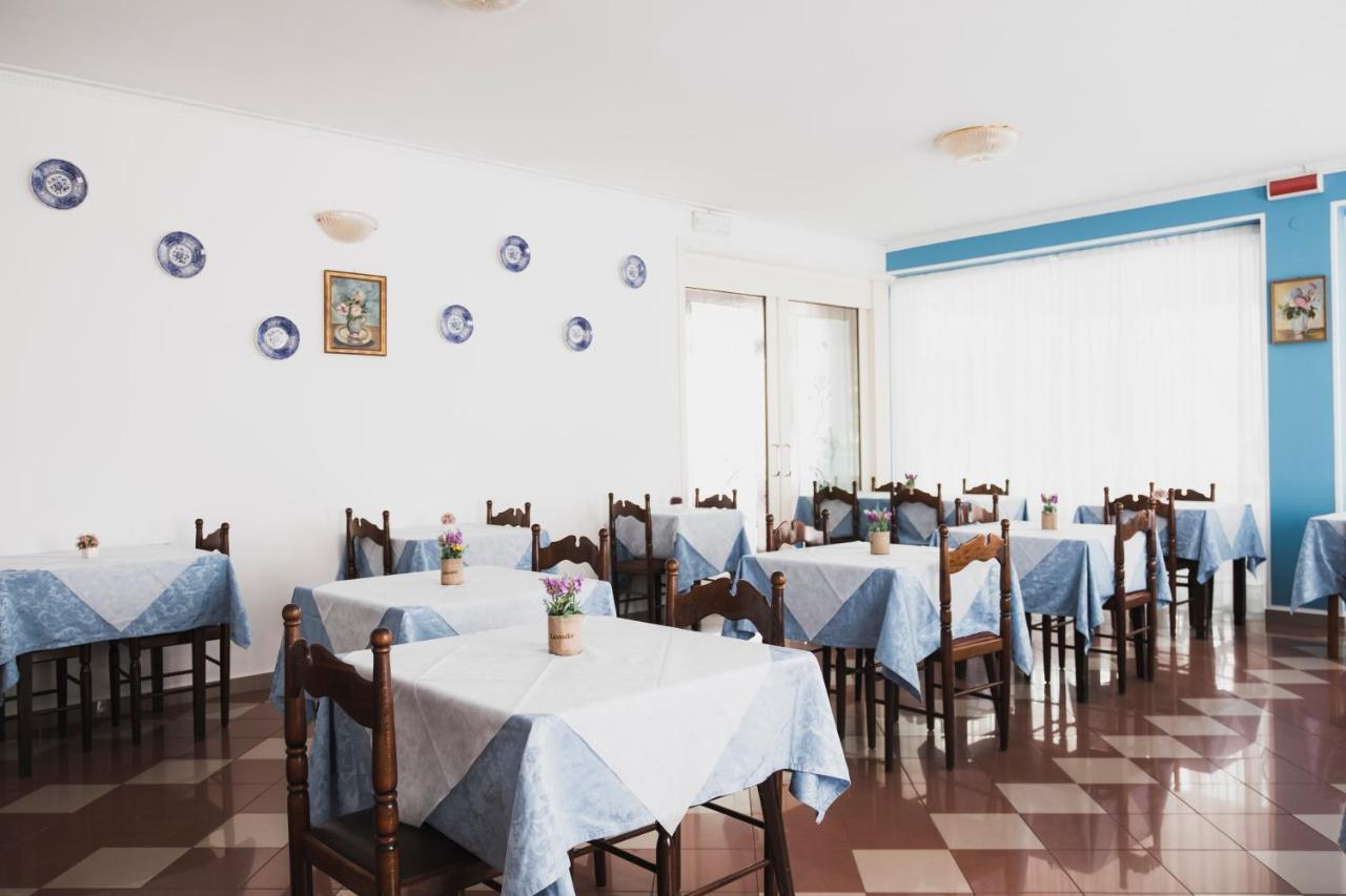 Hotel Cheri Римини Экстерьер фото