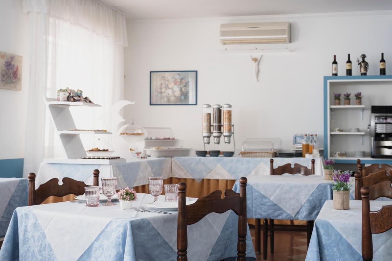 Hotel Cheri Римини Экстерьер фото